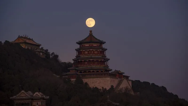 佛香阁悬月（时间合成）